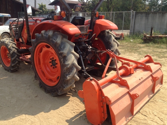 ขายรถ KUBOTA M 6040 สภาพดีพร้อมใช้งานมีอุปกรณ์ครบ3ชิ้นด้นหน้า ผานพรวนและโรตารี่ 2.20เมตร