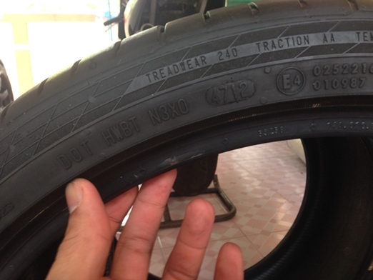 ยางขอบ19คอนติ ดอกแน่นๆสภาพ90\% 285/30/19 ปี12 เบอร์โหดๆๆ1คู่