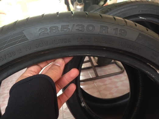 ยางขอบ19คอนติ ดอกแน่นๆสภาพ90\% 285/30/19 ปี12 เบอร์โหดๆๆ1คู่