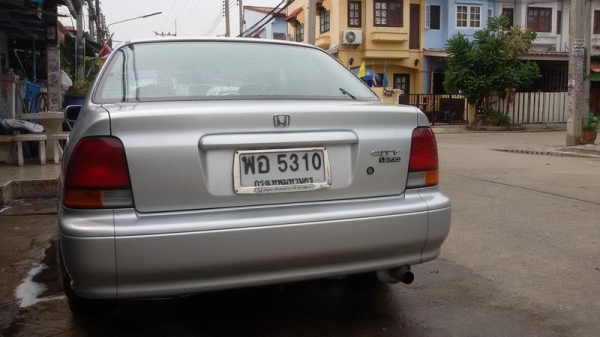 รถบ้านเดิมๆปี 98 สภาพดีมาก สีเดิมๆทุกอย่าง ใช้มือเดียว จอดในร่ม เครื่องช่วงล่างแน่น แอร์เย็น พวงมาลัยเพาเวอร์ ไฟฟ้าทั้งคันกระจกข้างปรับไฟฟ้าไล่ฝ่าหลัง ติดแก๊สปีกว่า ยังไม่ลงเล่ม