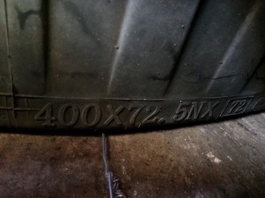 ขายแทรคยาง ใช้กับ รถขุด KOMATSU PC40/45/40MR นำเข้าจากญี่ปุ่น ติดต่อ 081-2990958/089-8368497 (เจ้าของขายเอง)