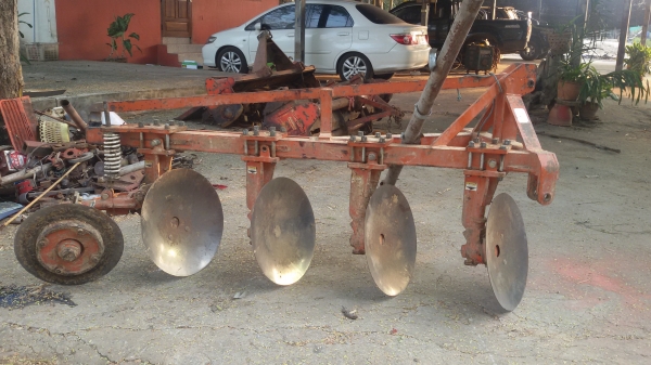 ขายผานบุกตราช้างคูโบต้าผาน4ลูกคารหน้า3นิ้วจาน22.5นิ้วถอดออกจากคูโบต้าL4508  ราคา32000บาท  สนใจโทร0813655997อำพร พาเจริญ ราคานี้ยังต่อรองได้อีกนะครับ