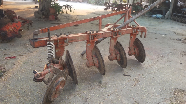 ขายผานบุกตราช้างคูโบต้าผาน4ลูกคารหน้า3นิ้วจาน22.5นิ้วถอดออกจากคูโบต้าL4508  ราคา32000บาท  สนใจโทร0813655997อำพร พาเจริญ ราคานี้ยังต่อรองได้อีกนะครับ