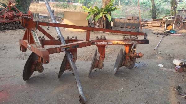 ขายผานบุกตราช้างคูโบต้าผาน4ลูกคารหน้า3นิ้วจาน22.5นิ้วถอดออกจากคูโบต้าL4508  ราคา32000บาท  สนใจโทร0813655997อำพร พาเจริญ ราคานี้ยังต่อรองได้อีกนะครับ