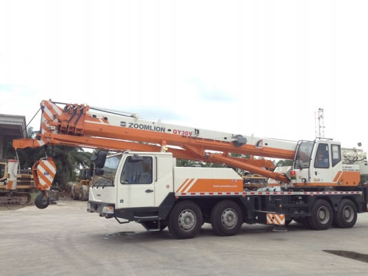 ขายยรถเครนมือ 1 ยี่ห้อ Zoomlion  ขนาด 30 ตัน สนใจติดต่อสอบถามได้ที่เบอร์  098-8461868  เจี๊ยบค่ะ