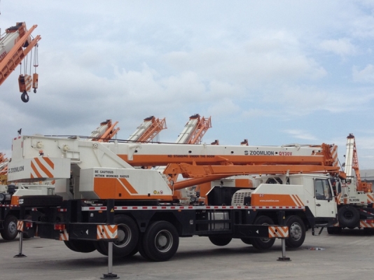 ขายยรถเครนมือ 1 ยี่ห้อ Zoomlion  ขนาด 30 ตัน สนใจติดต่อสอบถามได้ที่เบอร์  098-8461868  เจี๊ยบค่ะ