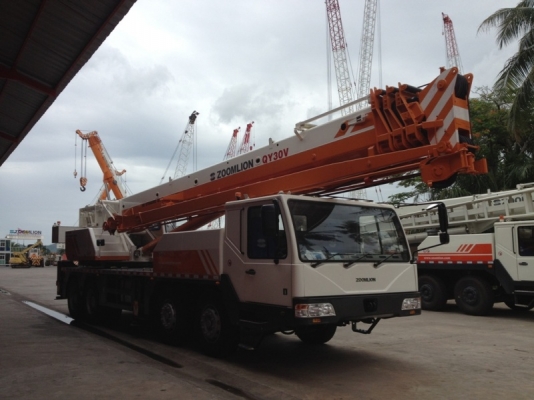ขายยรถเครนมือ 1 ยี่ห้อ Zoomlion  ขนาด 30 ตัน สนใจติดต่อสอบถามได้ที่เบอร์  098-8461868  เจี๊ยบค่ะ
