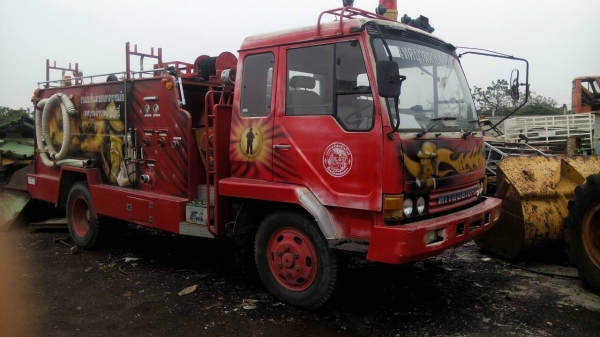 ขายรถ6ล้อดับเพลิงสภาพดีพร้อมใช้งาน