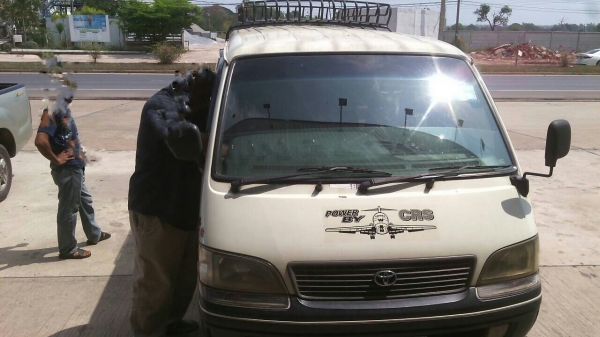 TOYOTA HIACE ปี40 เครื่อง 2J กินแกสลงเล่มแล้ว สีสวยไม่เคยทำเลย ภาษีเต็ม