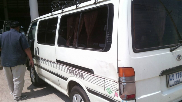 TOYOTA HIACE ปี40 เครื่อง 2J กินแกสลงเล่มแล้ว สีสวยไม่เคยทำเลย ภาษีเต็ม