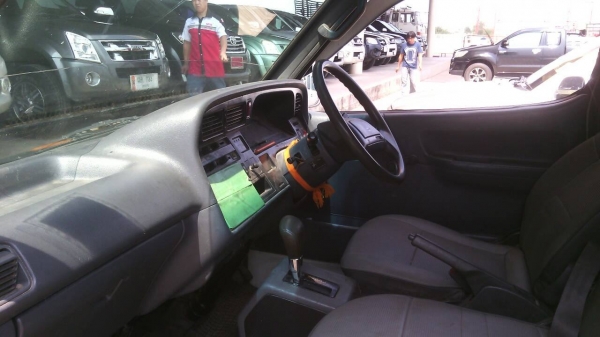 TOYOTA HIACE ปี40 เครื่อง 2J กินแกสลงเล่มแล้ว สีสวยไม่เคยทำเลย ภาษีเต็ม