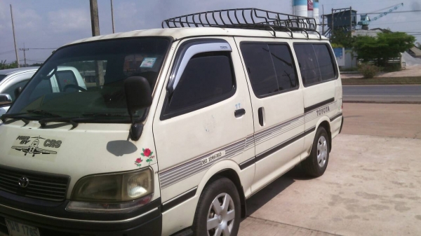 TOYOTA HIACE ปี40 เครื่อง 2J กินแกสลงเล่มแล้ว สีสวยไม่เคยทำเลย ภาษีเต็ม