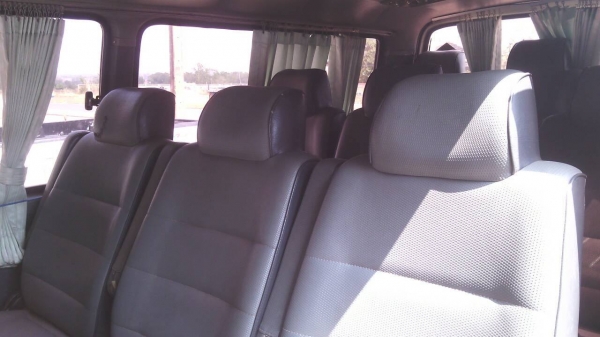 TOYOTA HIACE ปี40 เครื่อง 2J กินแกสลงเล่มแล้ว สีสวยไม่เคยทำเลย ภาษีเต็ม