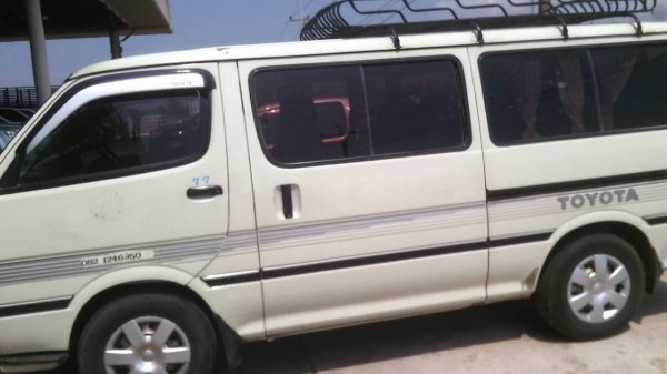 TOYOTA HIACE ปี40 เครื่อง 2J กินแกสลงเล่มแล้ว สีสวยไม่เคยทำเลย ภาษีเต็ม