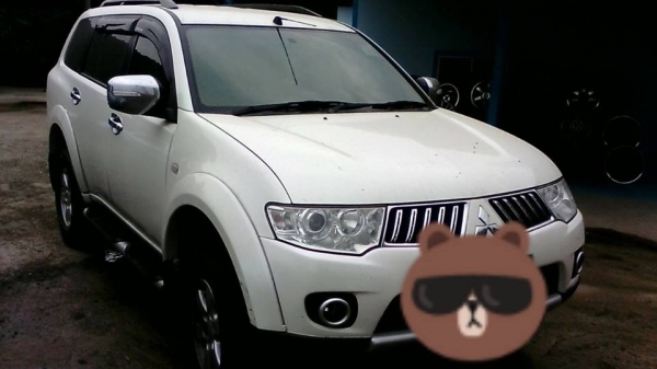 มิซซูบิชิ ปาเจโร่  ปี 2010 ขายแพ็กคู่ 2คัน  สีขาว กับ สีเทา