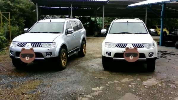 มิซซูบิชิ ปาเจโร่  ปี 2010 ขายแพ็กคู่ 2คัน  สีขาว กับ สีเทา