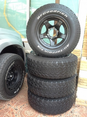 ขายครับแม็ก 5 ก้านสีดำ 7000 บาททั้งชุด