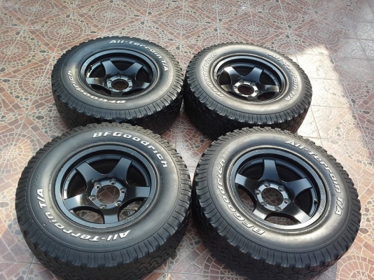 ขายครับแม็ก 5 ก้านสีดำ 7000 บาททั้งชุด