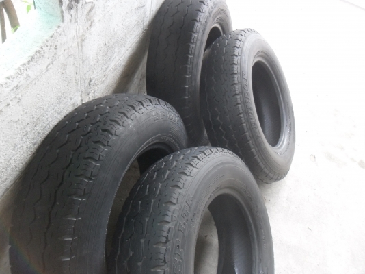 ยาง DUNLOP 195R15ปี11 สวยๆ 4 เส้น ราคา 1500 บาท ยาง DUNLOP 195R15ปี11 สวยๆ 4 เส้น ราคา 1500 บาท