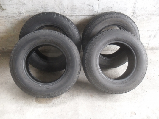 ยาง DUNLOP 195R15ปี11 สวยๆ 4 เส้น ราคา 1500 บาท