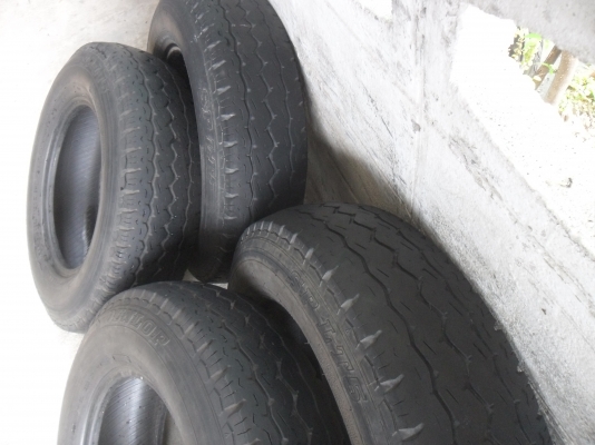 ยาง DUNLOP 195R15ปี11 สวยๆ 4 เส้น ราคา 1500 บาท ยาง DUNLOP 195R15ปี11 สวยๆ 4 เส้น ราคา 1500 บาท