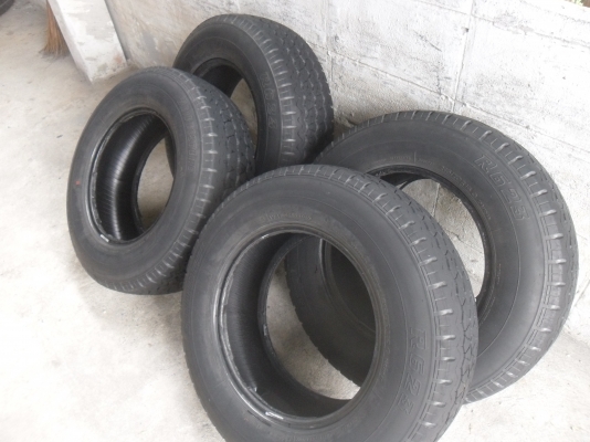 ยาง BRIDGESTONE 215/70R15 ดอกหนาๆ นิ่มๆ สวยๆ 4 เส้น ราคา 1500 บาท ยาง BRIDGESTONE 215/70R15 ดอกหนาๆ นิ่มๆ สวยๆ 4 เส้น ราคา 1500 บาท