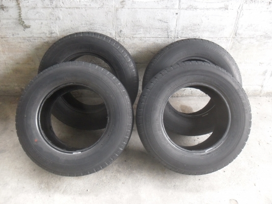 ยาง BRIDGESTONE 215/70R15 ดอกหนาๆ นิ่มๆ สวยๆ 4 เส้น ราคา 1500 บาท