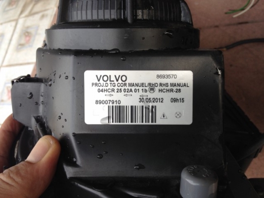 ไฟหน้า VOLVO V70 เป็นกระจกของเก่าญี่ปุ่นแท้สภาพสวยๆใสๆ