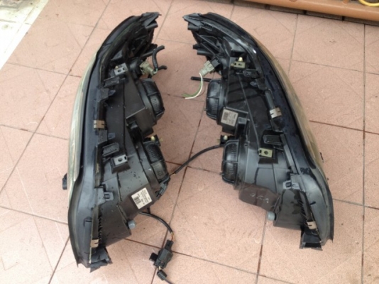 ไฟหน้า VOLVO V70 เป็นกระจกของเก่าญี่ปุ่นแท้สภาพสวยๆใสๆ