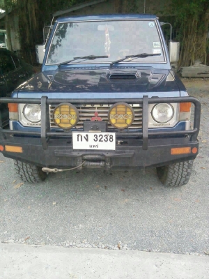 SUV ปาเจโร่ เหลี่ยม