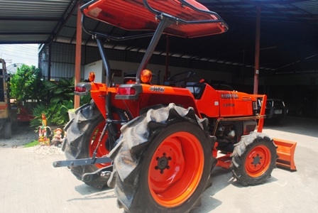 ขายรถไถ Kubota L 3408 (4WD) พร้อมมีดดันหน้า รถพร้อมใช้งานครับ