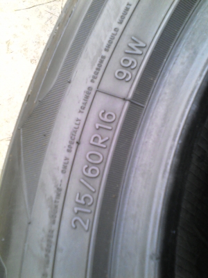 215/60R16 NITTO   ปี 2012  มี 2 เส้น TEL.081-427-3941