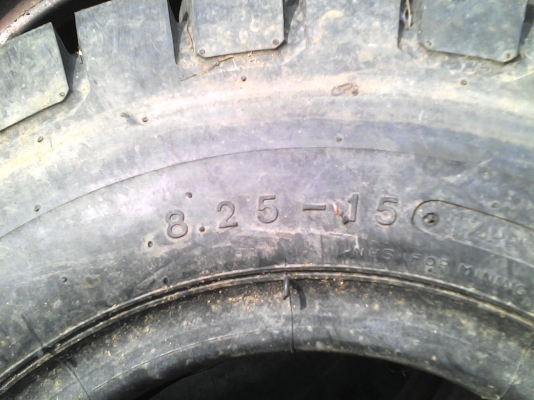 8.25-15 WOOSUNG  ยางรถ 6 ล้อกลาง   โทร.081-427-3941