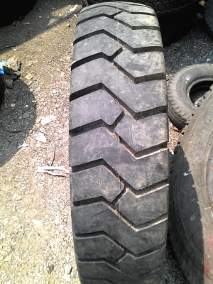 8.25-15 WOOSUNG  ยางรถ 6 ล้อกลาง   โทร.081-427-3941