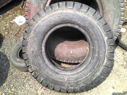 8.25-15 WOOSUNG  ยางรถ 6 ล้อกลาง   โทร.081-427-3941