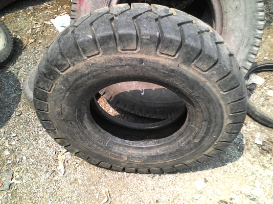 8.25-15 WOOSUNG  ยางรถ 6 ล้อกลาง   โทร.081-427-3941