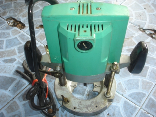 ขายเร้าเตอร์ทำบัว 1,300w. HITACHI plunge router TR12