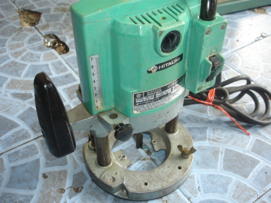 ขายเร้าเตอร์ทำบัว 1,300w. HITACHI plunge router TR12