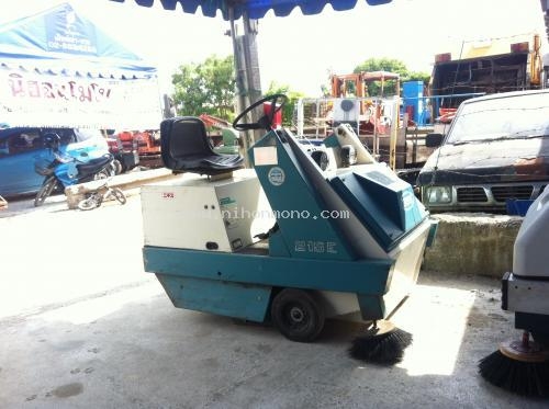 รถกวาดขยะ   TENNANT    215E  รหัสสินค้า : 14001852    หรือเพิ่มเติมไดที่ www.nihonmono.com