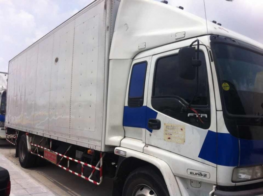 ต้องการขายรถมีตู้ลิฟท้ายปี48เครื่อง200แรงเครื่องดีคัชซีสวยสภาพพร้อมใช้สนใจติดต่อด่วน