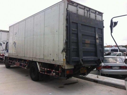 ต้องการขายรถมีตู้ลิฟท้ายปี48เครื่อง200แรงเครื่องดีคัชซีสวยสภาพพร้อมใช้สนใจติดต่อด่วน