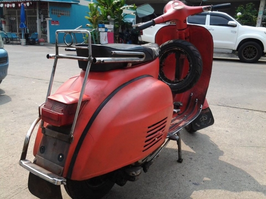 ขาย vespa sprint อิตารี หัวโต เครื่องดี สีไม่ต้องพูดถึงครับ 555 รถ no book ครับ พร้อมขี่กลับได้เลยครับ ราคา 28500 บาท