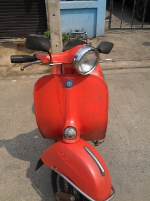 ขาย vespa sprint อิตารี หัวโต เครื่องดี สีไม่ต้องพูดถึงครับ 555 รถ no book ครับ พร้อมขี่กลับได้เลยครับ ราคา 28500 บาท