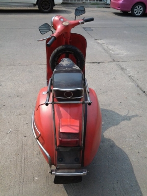 ขาย vespa sprint อิตารี หัวโต เครื่องดี สีไม่ต้องพูดถึงครับ 555 รถ no book ครับ พร้อมขี่กลับได้เลยครับ ราคา 28500 บาท