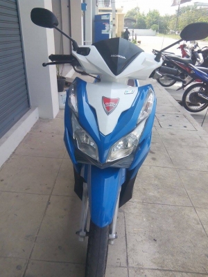 ขาย honda cilck 125i สี ฟ้า ขาว