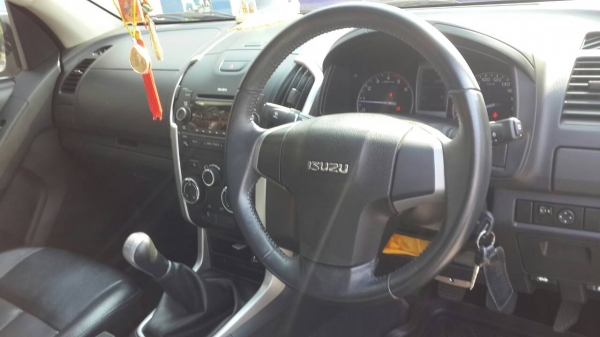 ISUZU 2.5 HilenderZ ปี 2012 ISUZU 2.5 HilenderZ ปี 2012
