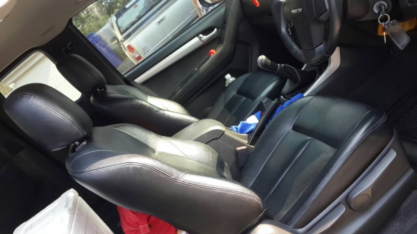 ISUZU 2.5 HilenderZ ปี 2012 ISUZU 2.5 HilenderZ ปี 2012