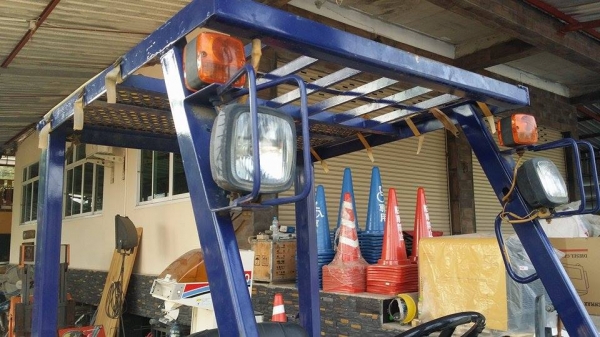 รถโฟล์คลิฟต์ KOMATSU รุ่น  FG18D   เก่าญี่ปุ่น ขนาด 1.8 ตัน เครื่องยนต์เบนซิน  ยกสูง 5.5 เมตร  สภาพดีพร้อมใช้งาน