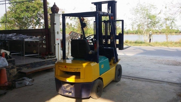 รถโฟล์คลิฟต์ KOMATSU รุ่น  FG18D   เก่าญี่ปุ่น ขนาด 1.8 ตัน เครื่องยนต์เบนซิน  ยกสูง 5.5 เมตร  สภาพดีพร้อมใช้งาน