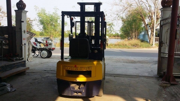 รถโฟล์คลิฟต์ KOMATSU รุ่น  FG18D   เก่าญี่ปุ่น ขนาด 1.8 ตัน เครื่องยนต์เบนซิน  ยกสูง 5.5 เมตร  สภาพดีพร้อมใช้งาน